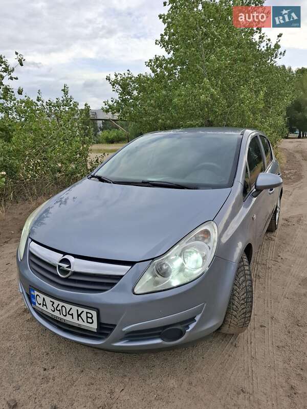 Хэтчбек Opel Corsa 2009 в 