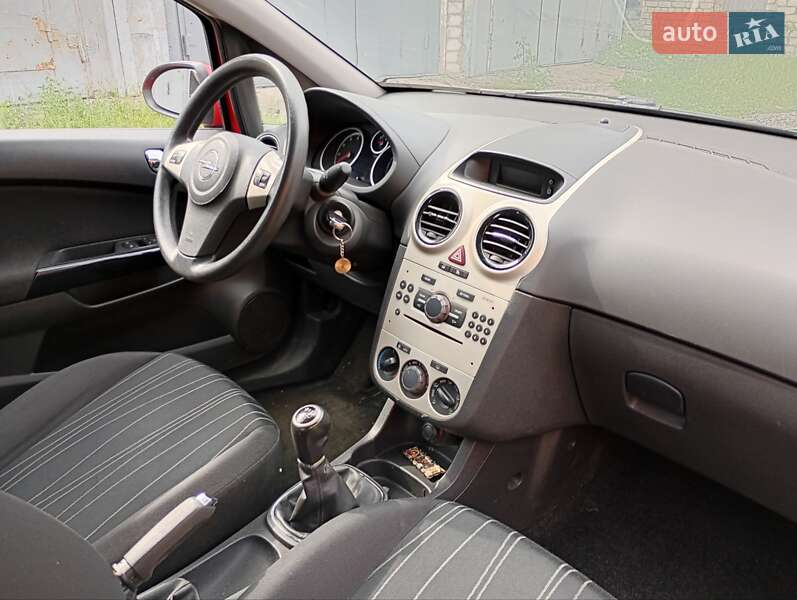 Хэтчбек Opel Corsa 2006 в Киеве