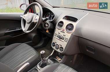 Хэтчбек Opel Corsa 2006 в 