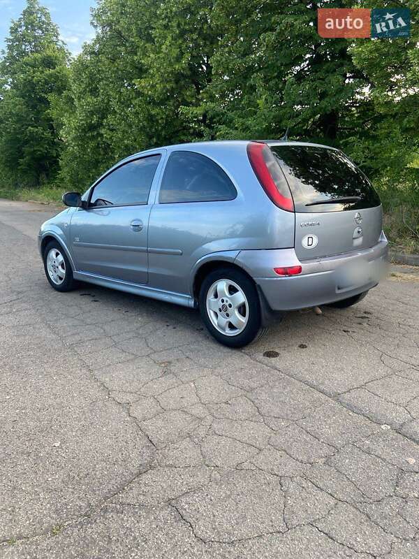 Хэтчбек Opel Corsa 2003 в Желтых Водах