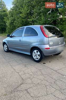 Хэтчбек Opel Corsa 2003 в 