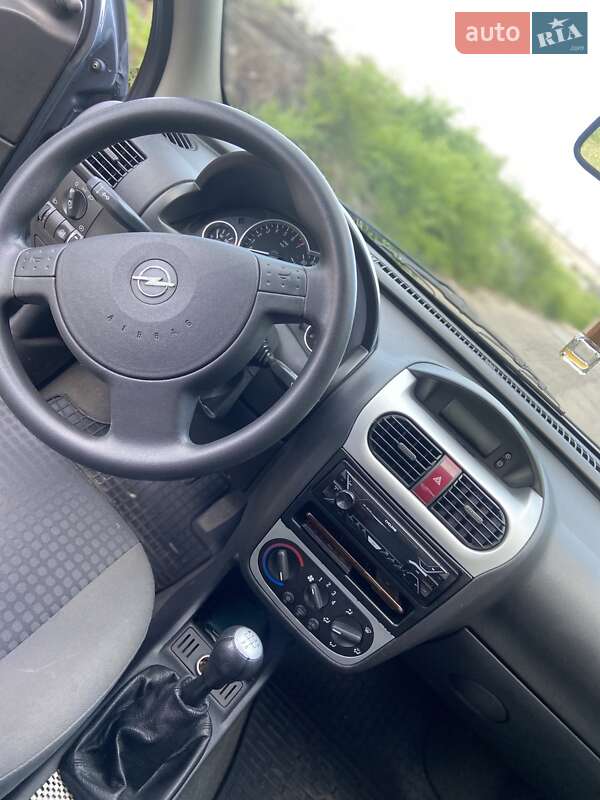 Хэтчбек Opel Corsa 2003 в Желтых Водах