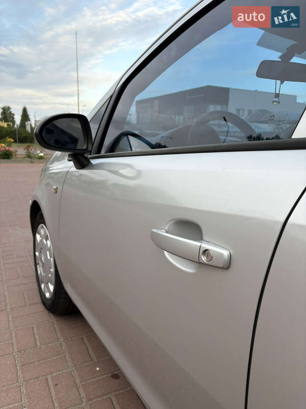 Хэтчбек Opel Corsa 2009 в Полтаве