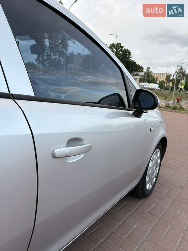 Хэтчбек Opel Corsa 2009 в Полтаве