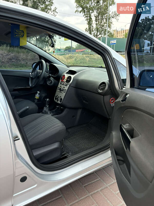 Хэтчбек Opel Corsa 2009 в Полтаве