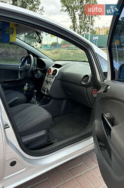 Хэтчбек Opel Corsa 2009 в 