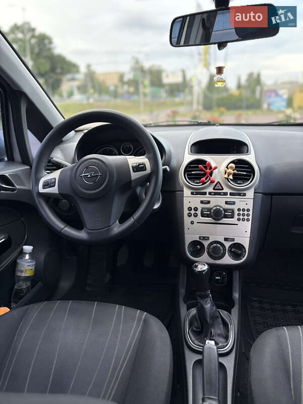 Хэтчбек Opel Corsa 2009 в Полтаве