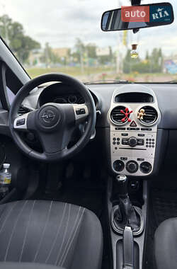 Хэтчбек Opel Corsa 2009 в 