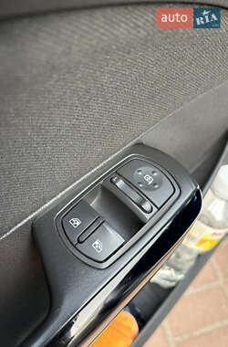 Хэтчбек Opel Corsa 2009 в 