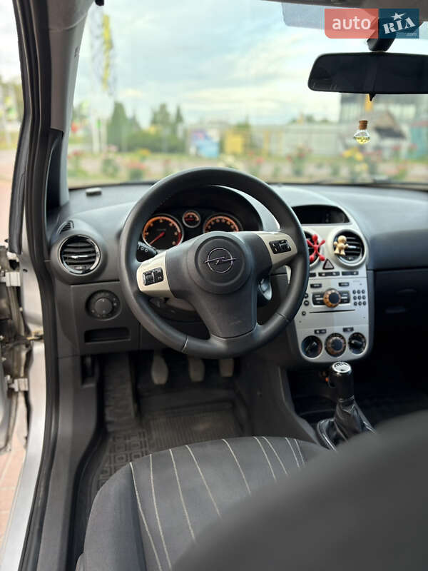 Хэтчбек Opel Corsa 2009 в Полтаве