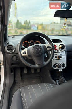 Хэтчбек Opel Corsa 2009 в 