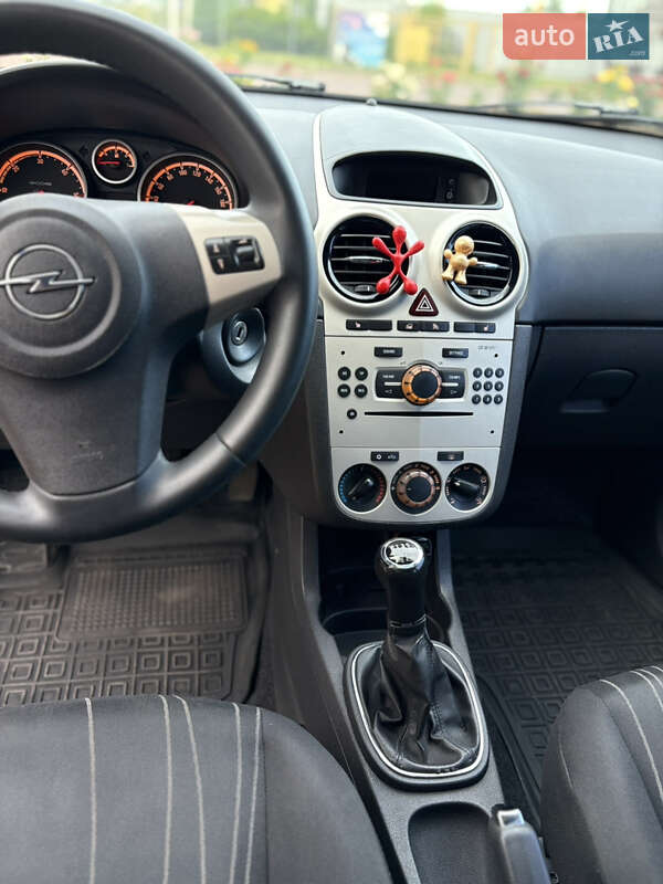 Хэтчбек Opel Corsa 2009 в Полтаве