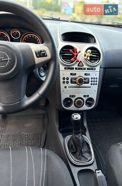 Хэтчбек Opel Corsa 2009 в 