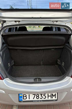 Хэтчбек Opel Corsa 2009 в 