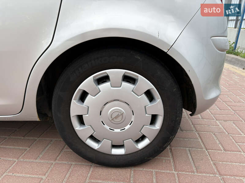 Хэтчбек Opel Corsa 2009 в Полтаве