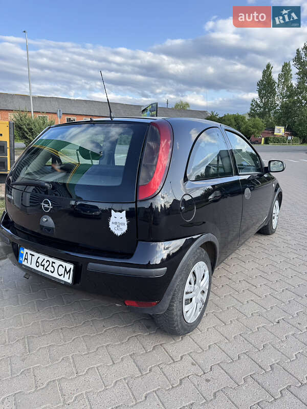 Хэтчбек Opel Corsa 2004 в Косове