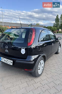 Хэтчбек Opel Corsa 2004 в 
