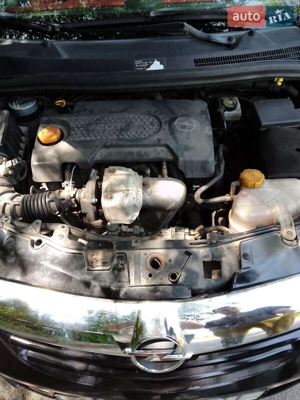 Хэтчбек Opel Corsa 2011 в Полтаве