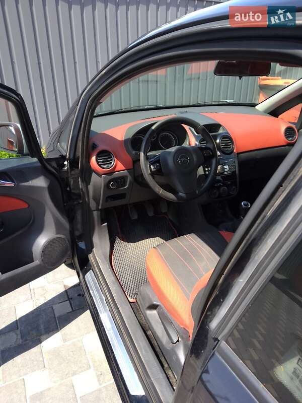 Хэтчбек Opel Corsa 2011 в Полтаве
