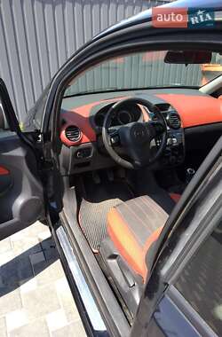 Хэтчбек Opel Corsa 2011 в 