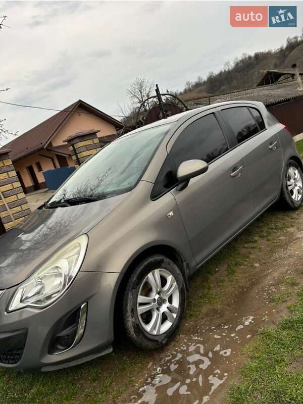 Хетчбек Opel Corsa 2011 в Тлумачі