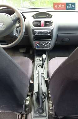 Хэтчбек Opel Corsa 2004 в 