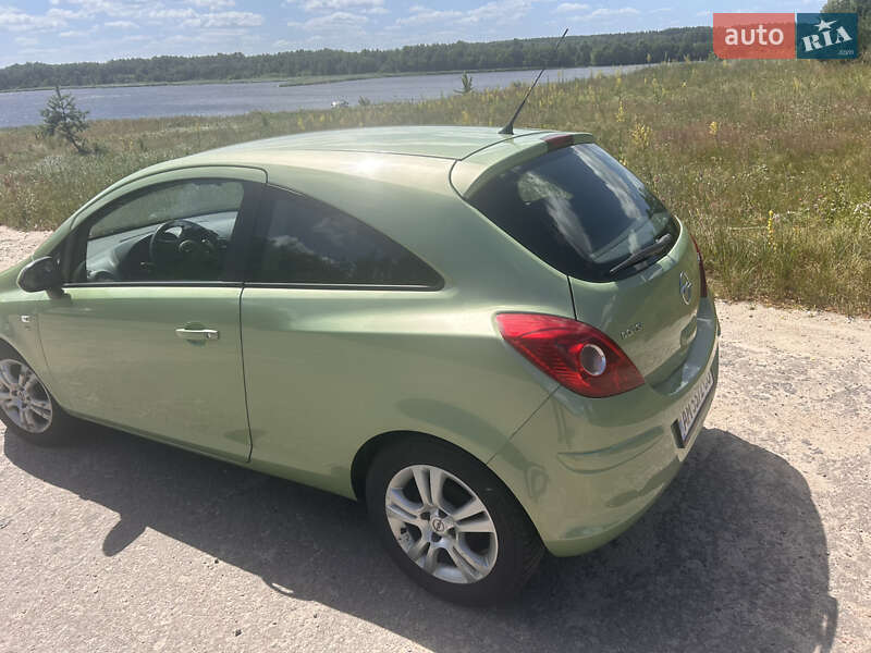 Хэтчбек Opel Corsa 2010 в Житомире фото 4 Хэтчбек Opel Corsa 2010 в Житомире