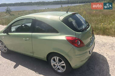 Хэтчбек Opel Corsa 2010 в 