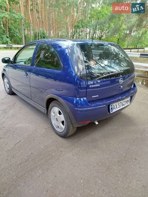 Хетчбек Opel Corsa 2006 в Краснограді
