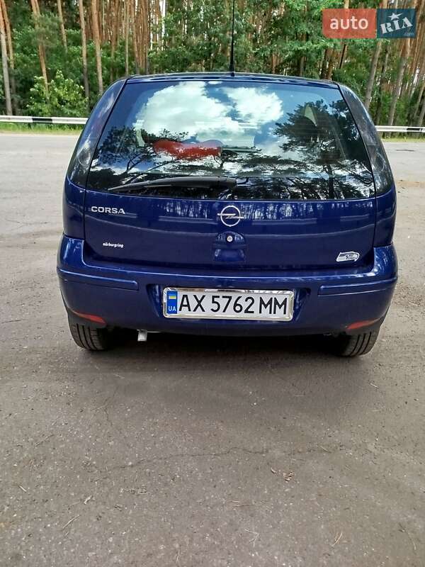 Хетчбек Opel Corsa 2006 в Краснограді
