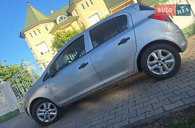 Хэтчбек Opel Corsa 2012 в Черновцах