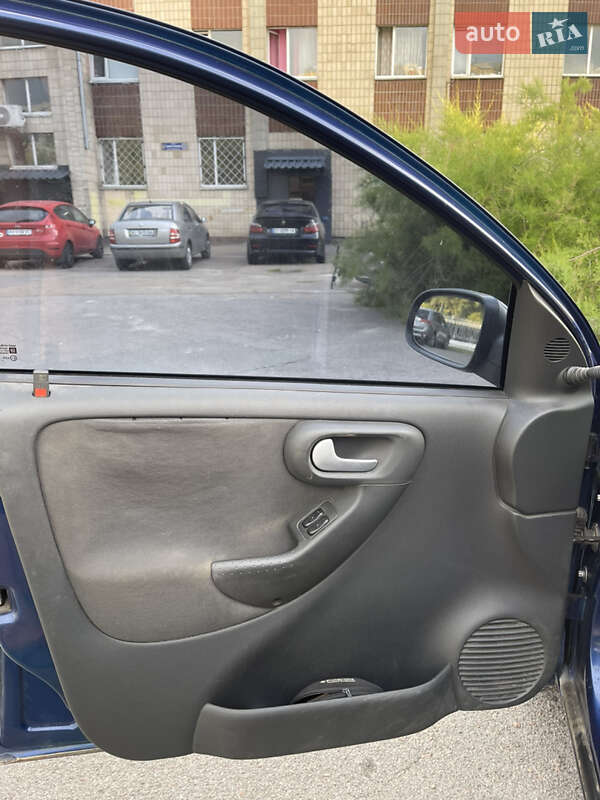 Хэтчбек Opel Corsa 2003 в Броварах