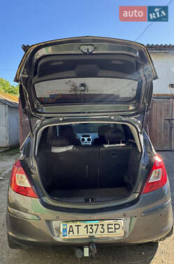 Хэтчбек Opel Corsa 2011 в 