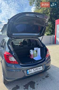 Хэтчбек Opel Corsa 2007 в 