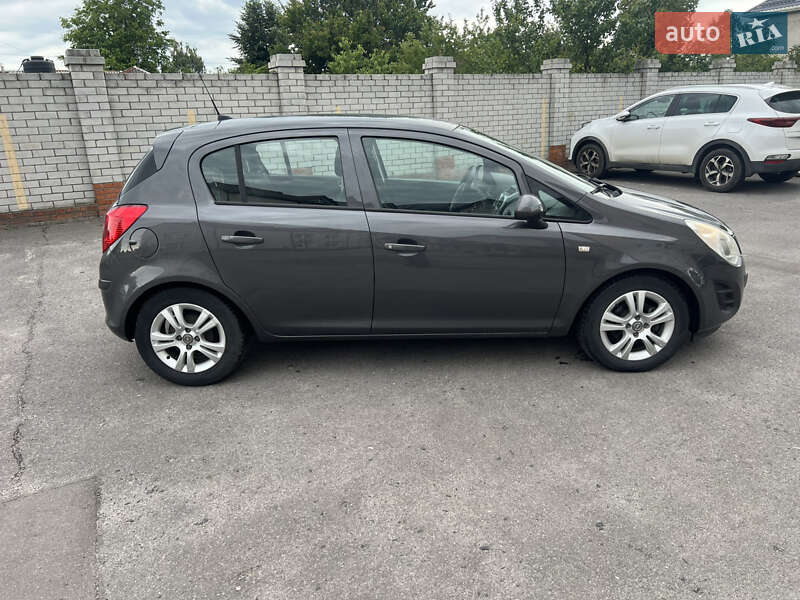 Хэтчбек Opel Corsa 2013 в Сумах