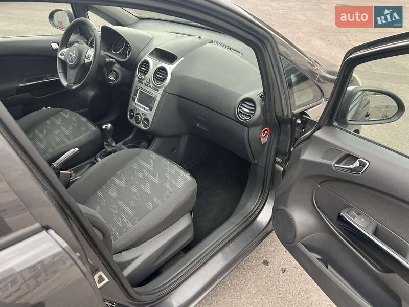 Хэтчбек Opel Corsa 2013 в Сумах