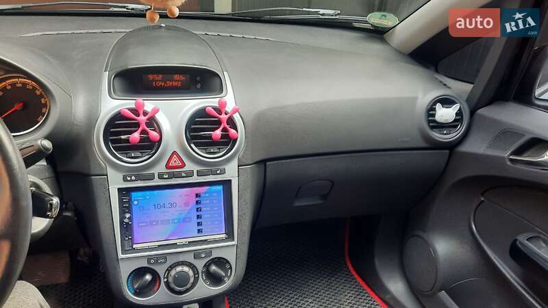 Хэтчбек Opel Corsa 2012 в Чернигове