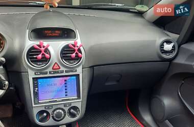 Хэтчбек Opel Corsa 2012 в 