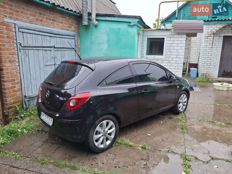 Хэтчбек Opel Corsa 2009 в Коростене