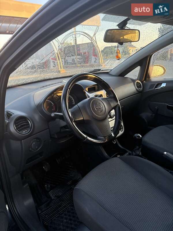 Хетчбек Opel Corsa 2009 в Івано-Франківську
