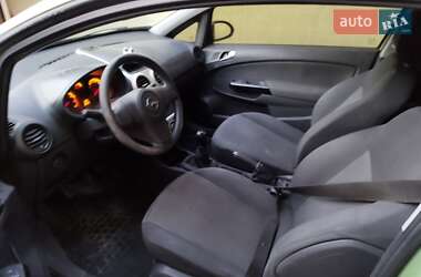 Хэтчбек Opel Corsa 2009 в 