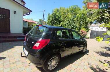 Хэтчбек Opel Corsa 2011 в 