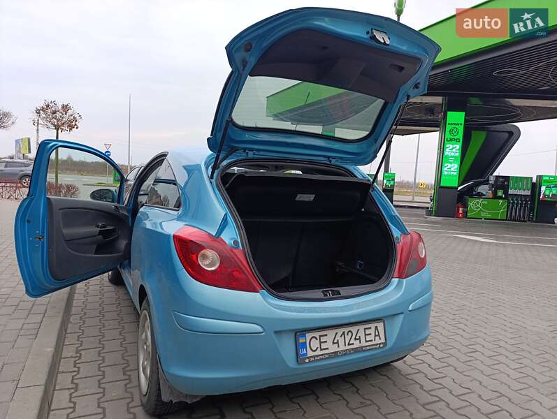 Хэтчбек Opel Corsa 2010 в Черновцах