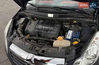 Хэтчбек Opel Corsa 2008 в 