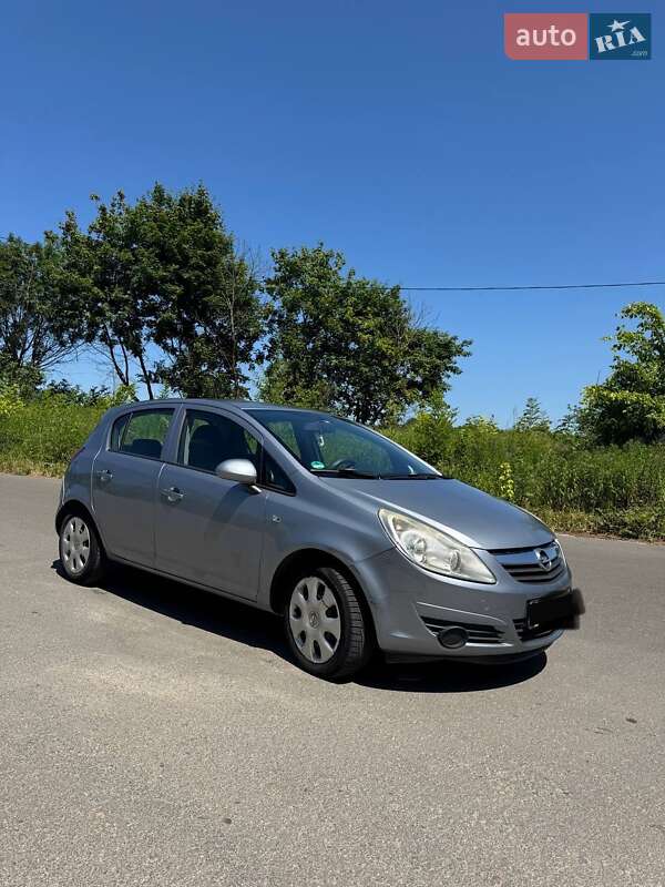 Хэтчбек Opel Corsa 2009 в 