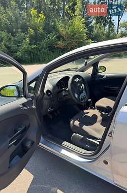 Хэтчбек Opel Corsa 2009 в 