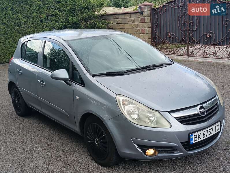 Хэтчбек Opel Corsa 2007 в 