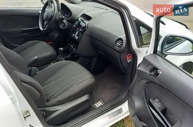 Хэтчбек Opel Corsa 2010 в 