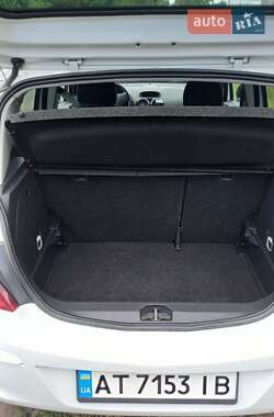 Хэтчбек Opel Corsa 2010 в 