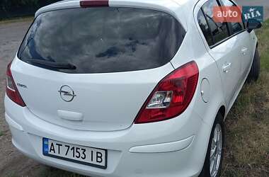 Хэтчбек Opel Corsa 2010 в 